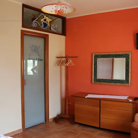 לינה וארוחת בוקר La Casa Di Ivana סן ניקולה ארצ'לה