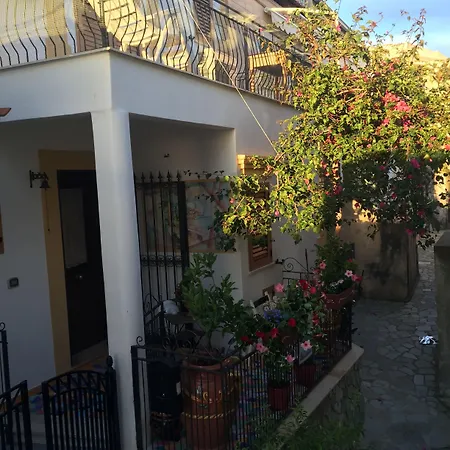 La Casa Di Ivana 3* סן ניקולה ארצ'לה